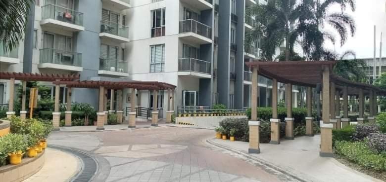 One Palm Tree Villas Naia Terminal 3 Манила Экстерьер фото