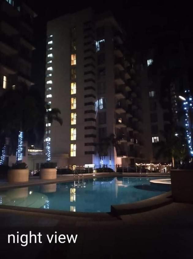 One Palm Tree Villas Naia Terminal 3 Манила Экстерьер фото